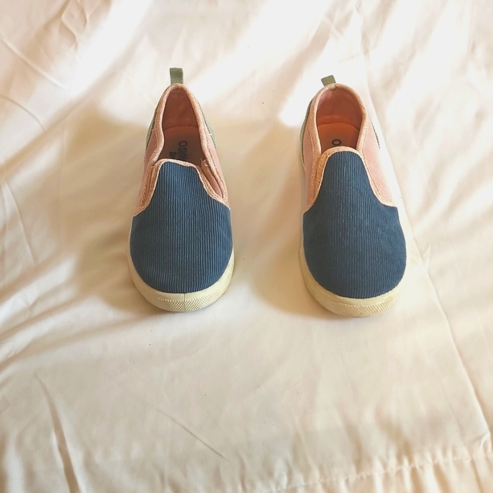 Girls slip on shoe only worn a couple times